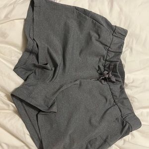 Lulu lemon on the fly shorts 6
